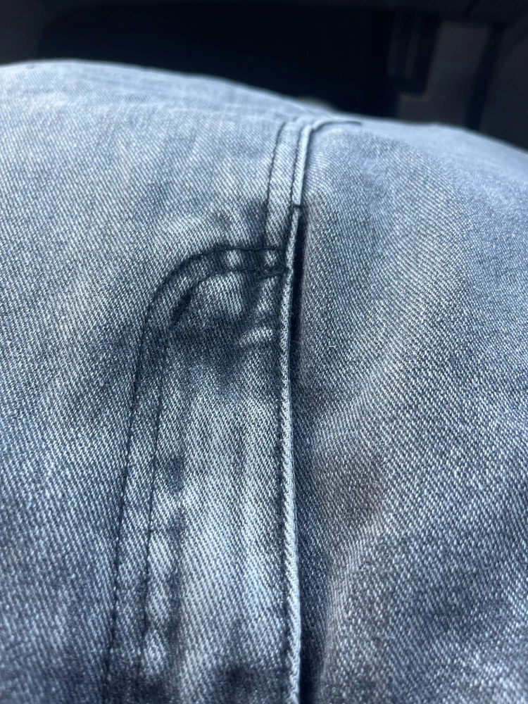 Качество хорошее, такую же на днях меняла в брендовом магазине за 30.000.
Разницы в качестве нет, могу 20 штук купить 🤣