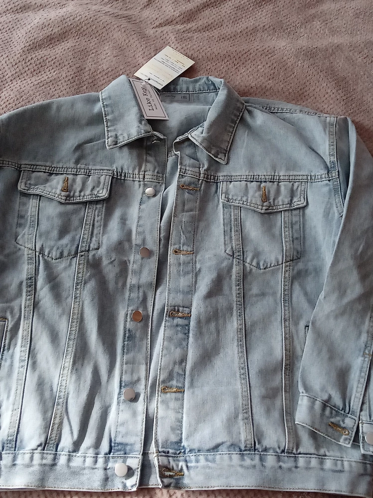 Джинсовка Отличная. Но никого не смущает, что пугавицы на правой стороне?