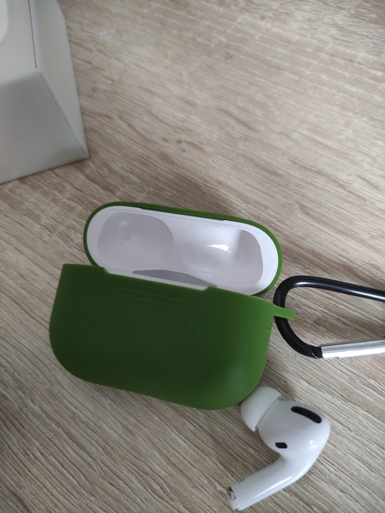 Говорили про прекрасное шумоподавление а оно вообще не работает😡 пробовали включить даже на айфоне когда включаешь ничего не меняется😤 покупала ради шумоподавления, очень разочарована😠