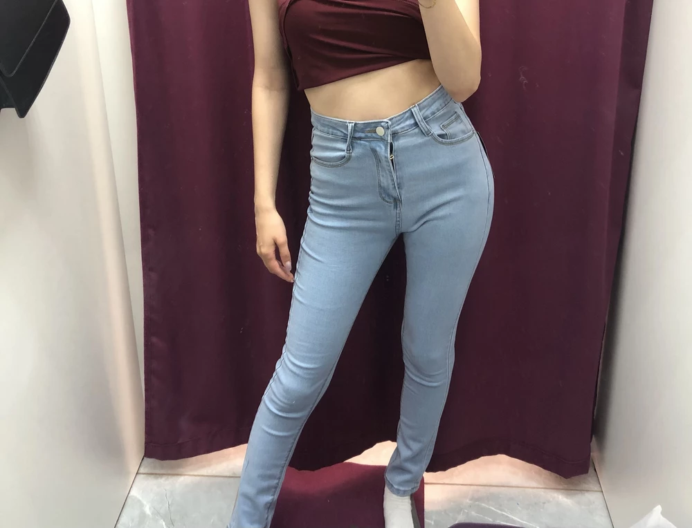 за свою цену пришли отличные джинсы. брала 42, сели идеально, раньше не ходила в скини, решила попробовать, не пожалела.