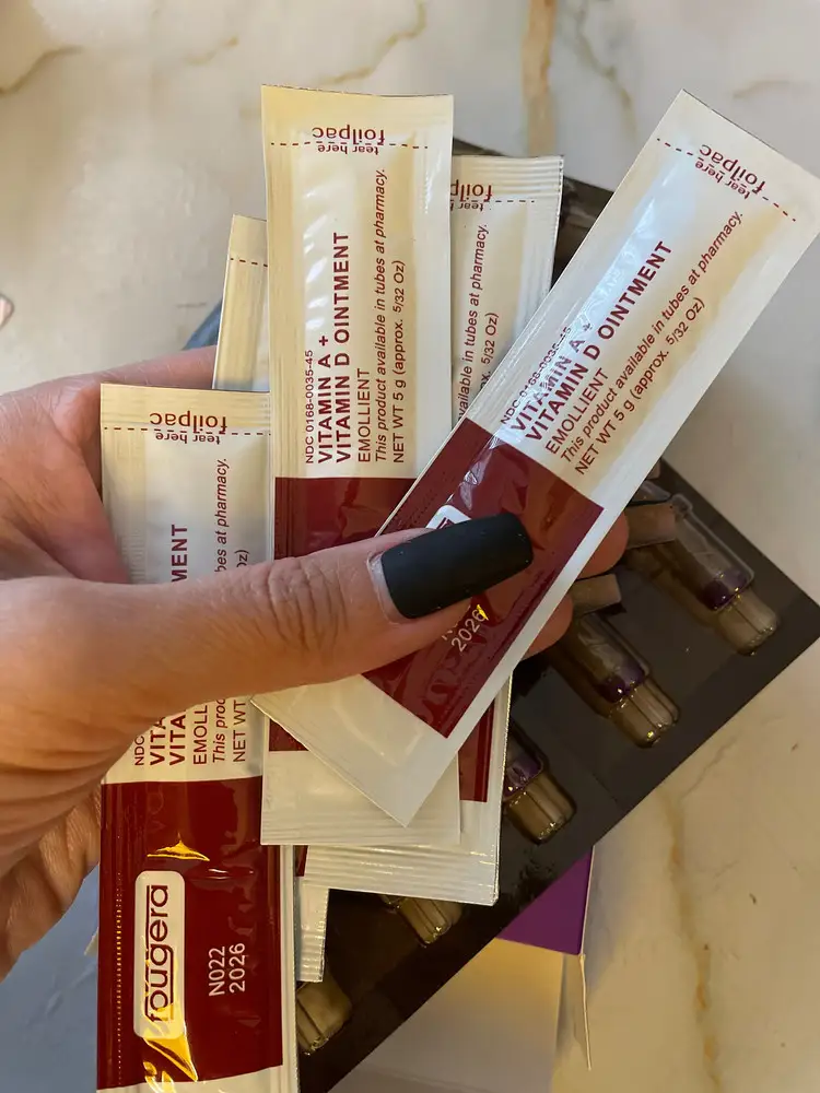 Давно пользуюсь этими картриджами . Спасибо продавцу за подарок