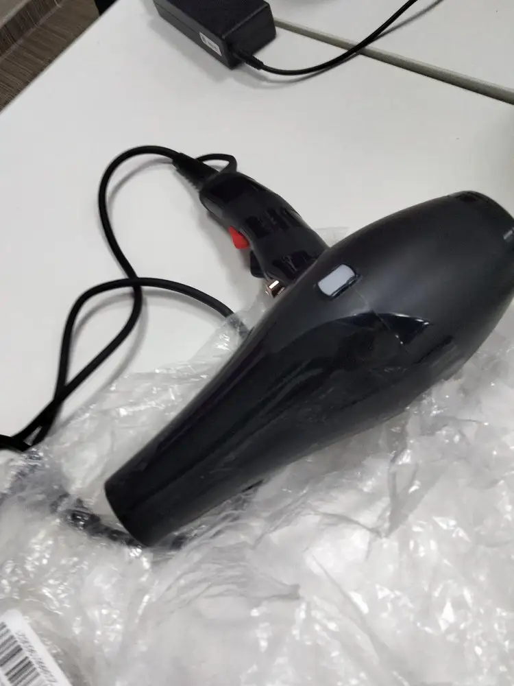 Ужасный фен,плохо пахнет,коробка мятая,порванная!