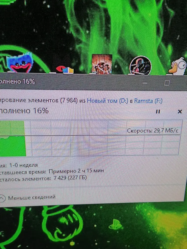 Флешку видит, все работает, но память не соответствует заявленной 512гб на ней 472ГБ что очень огорчило🥺 по скорости можно было и побыстрее. Звезды снимаю за  минус 40гб