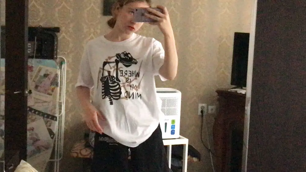 Футболка шикарная но на заметку для тех кто хочет её купить берите размер больше потому что она маломаломерет  то есть не Oверсайз