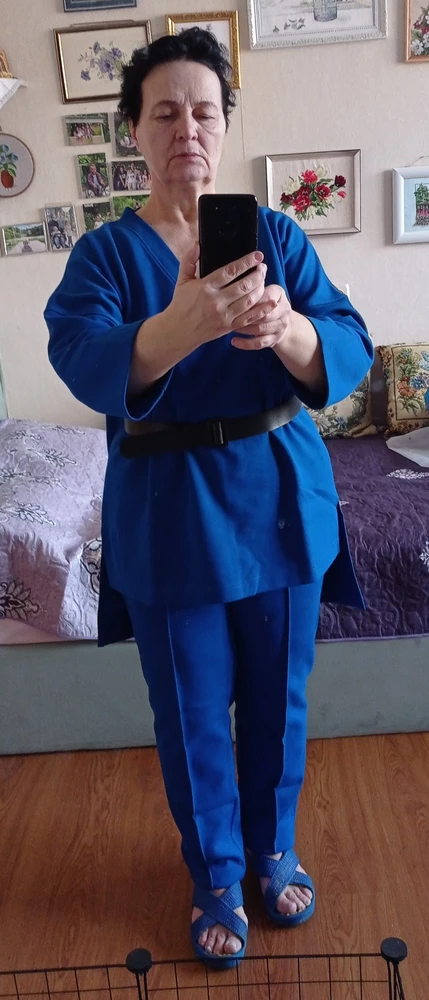 Хорошие цвет и ткань! Немного великоват, но я всё равно решила оставить.