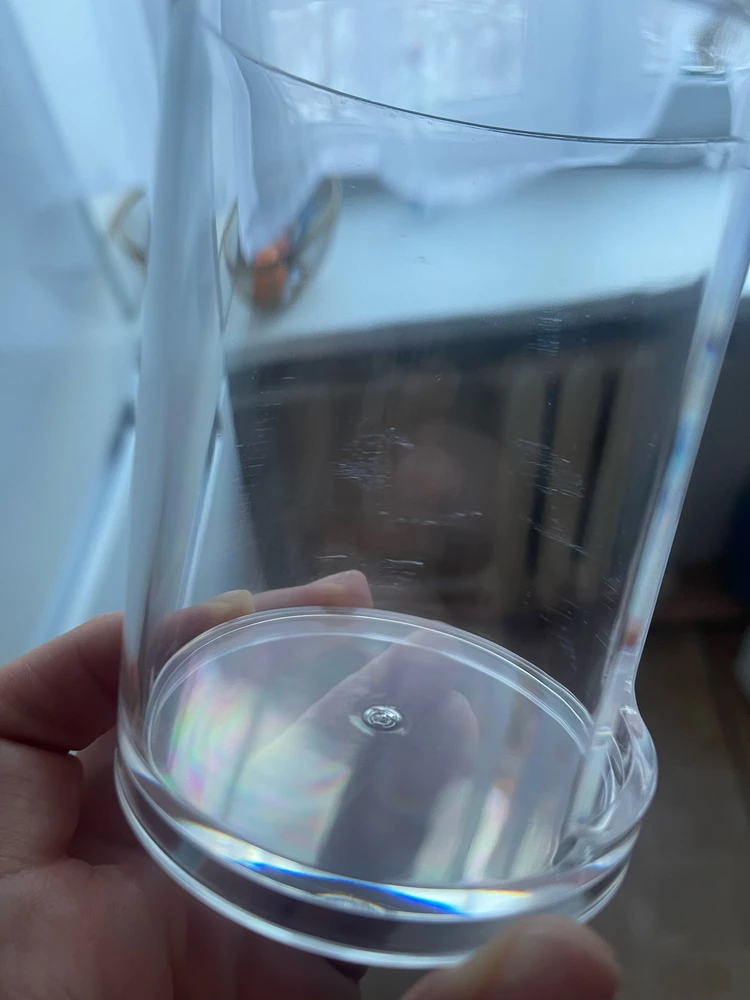 Пришло всё целое, но с потертостями. Если кому-то принципиальный момент, то брать не стоит