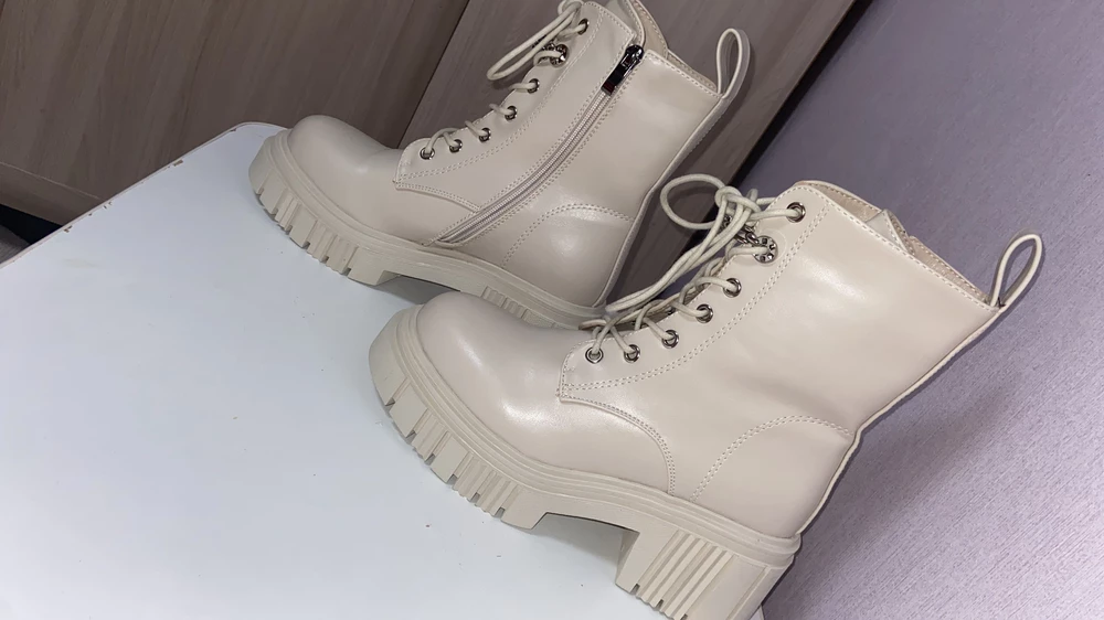 Точно такие же как на фото в профиле ,даже не ожидала , очень качественные , теплые , удобные, спасибо ☺️ и да на размер меньше взяла , спасибо тем кто написал об этом ))