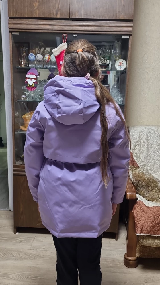 Отличная куртка, сидит хорошо. Дочке понравилось