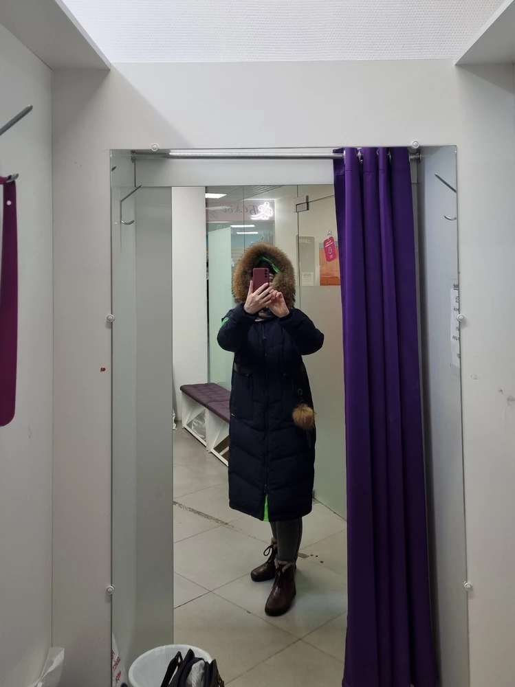 Мне пуховик зашёл. Фото сделала после недельной носки. Понравился вид и качество и цена.