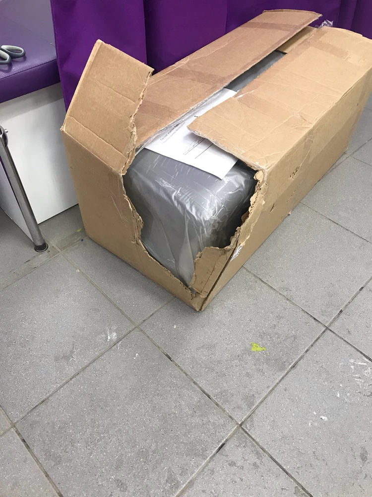 Если вы делаете доставку платной (1000рублей), то упаковывайте хорошо. Отвратительная упаковка, не знаю каким чудом пуф был цел. Куска коробки не было вообще. Стыд и позор