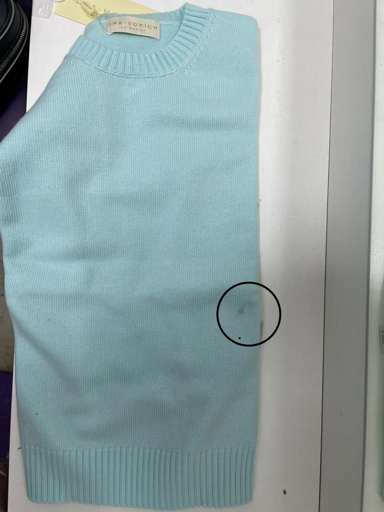 Второй раз приходит с пятном. Перезаказала снова. Сама кофточка хорошая, качество на высоте.