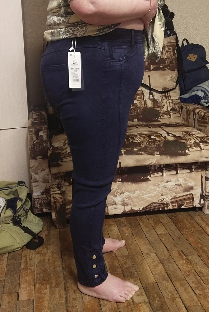 Хорошие джинсы, у мамы не стандартные формы, с третьего раза подошли только эти джинсы. Качество хорошее.  Можно на размерчик меньше брать.