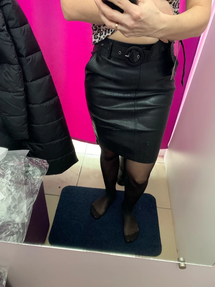 Чудесная юбка. Качественная.упаковано хорошо.Сделала выбор в пользу чуть другой модели. Такую куплю когда выйду на работу.