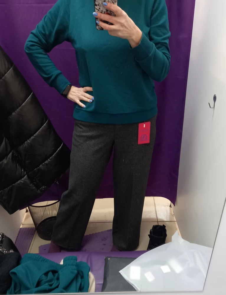 Брюки хорошие, но широкие очень ,пока думаю оставить или нет.Ткань плотный трикотаж, к телу приятные.