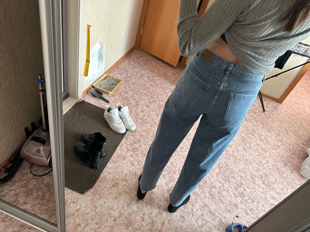 Джинсы бомба!!!! На мой рост тяжело найти (180 рост) я очень рада что с первого раза такие нашла , думала будут короткие, оченьькрутые джинсы реально👍🏽😍