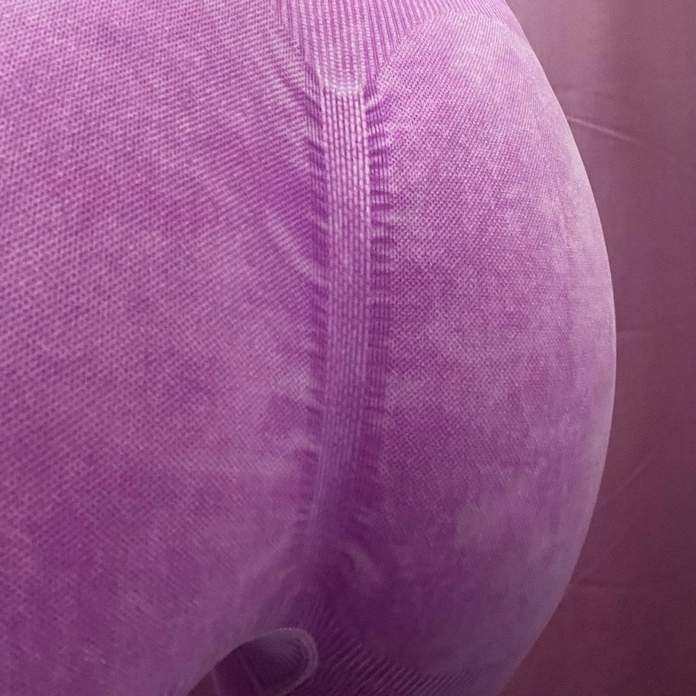 Для домашнего костюма ок но никак не в зал) сзади вообще что за шов 🤣 цена завышена