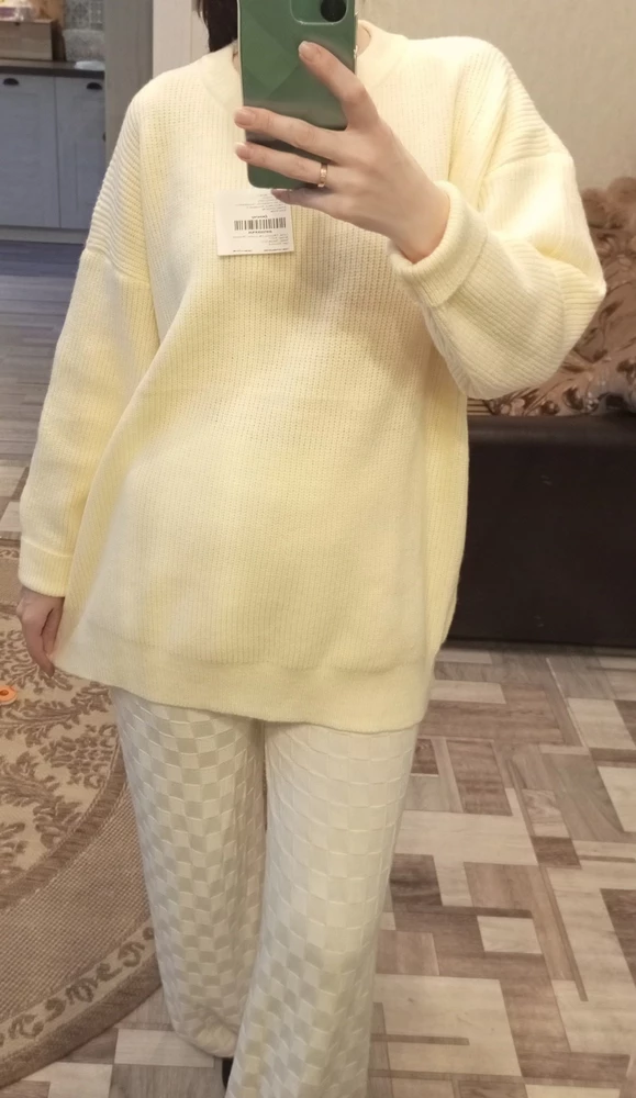 Размер ,на мой 44, овер. На бОльший- будет мало. Джемпер без хлопка. Это акрил с примесями. За 780 руб, джемпер неплохой. Ждать от него премиум качества- нет смысла. Но и к продавцу просьба не вводить в заблуждение.