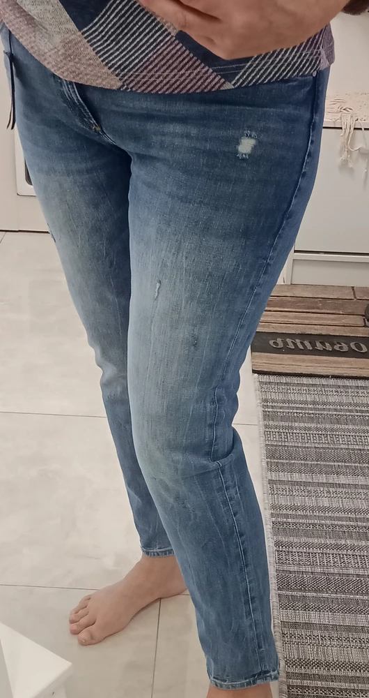 Очень классные джинсы! Отлично сели. Мой рост 174, штаны сели по щиколотку. Размеры в таблице совпадают! Есть лвйкра, ткань плотная, качество супер!!!😍👍🫶💥💯
