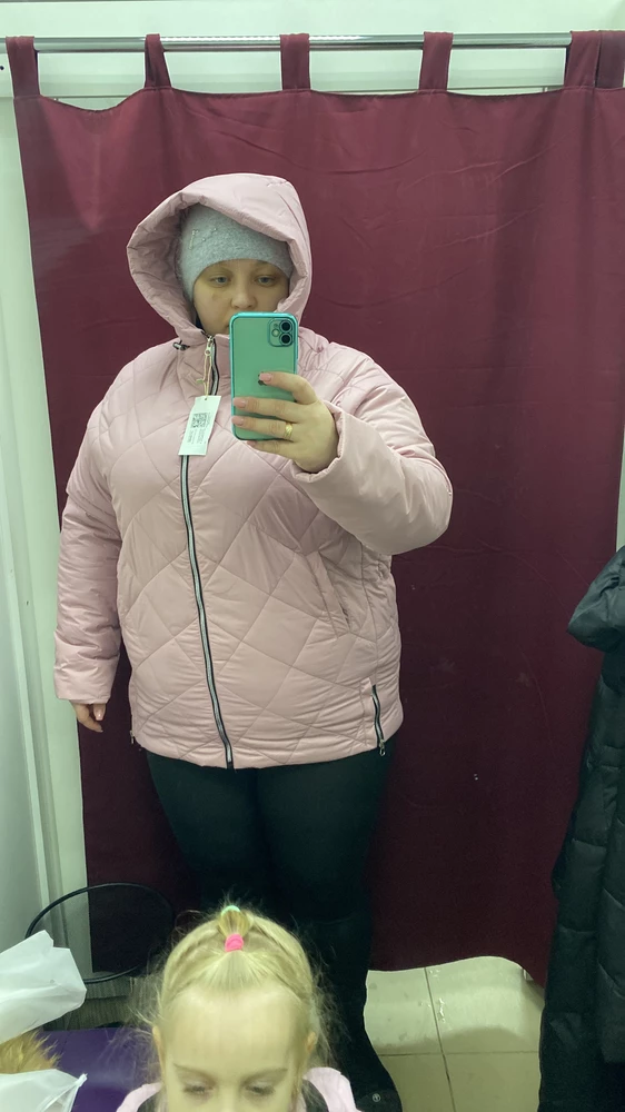 Качество хорошое . Жаль в попе немного узка . А так куртка хорошая