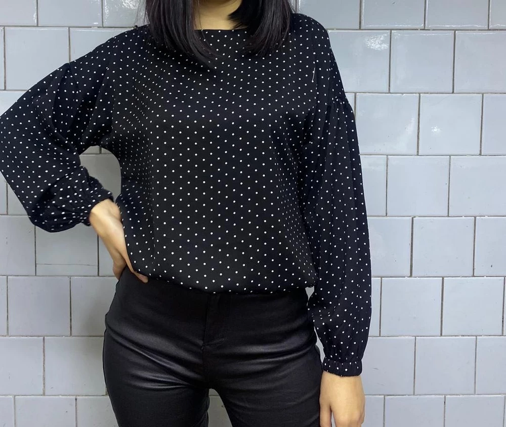 Блузка качественно пошита,ткань приятная,крой оригинальный,мне очень понравилась