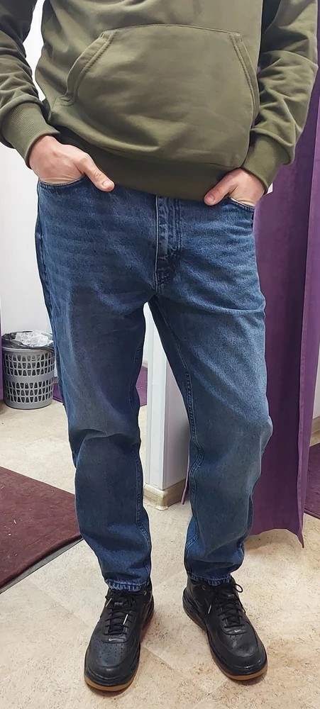 Отличные джинсы,  размер подходит, брал 34, качество материала отличное, сидят как родные. Ждём новые модели у продавца))))