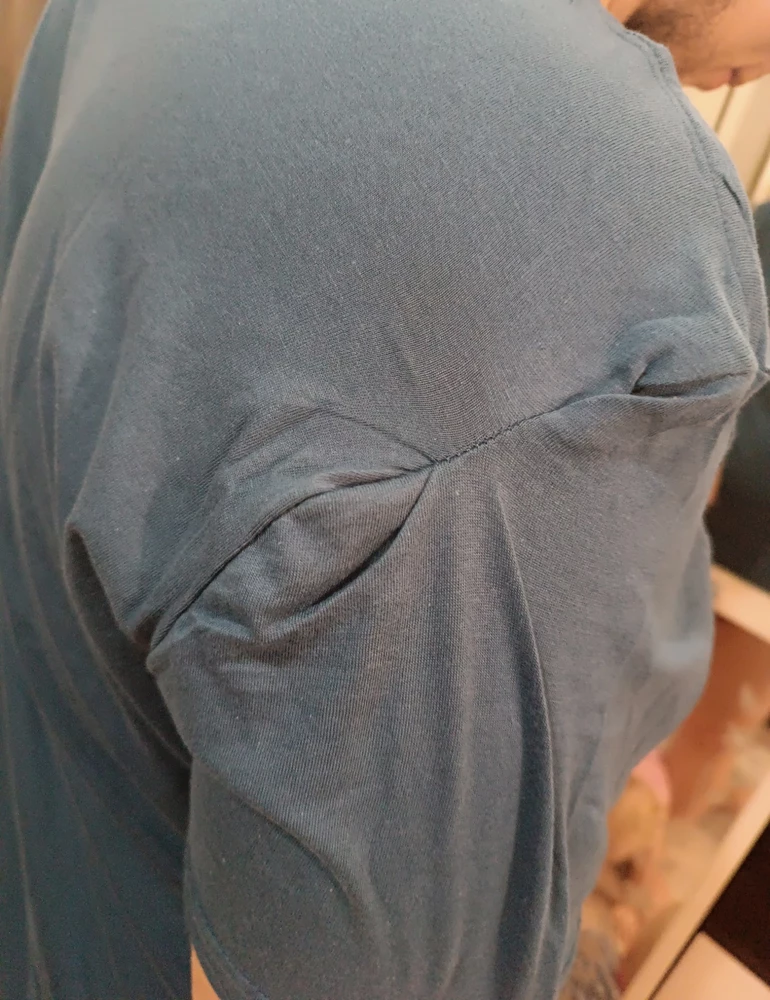 Футболка неплохая и цена приемлемая, но оказалась с браком.