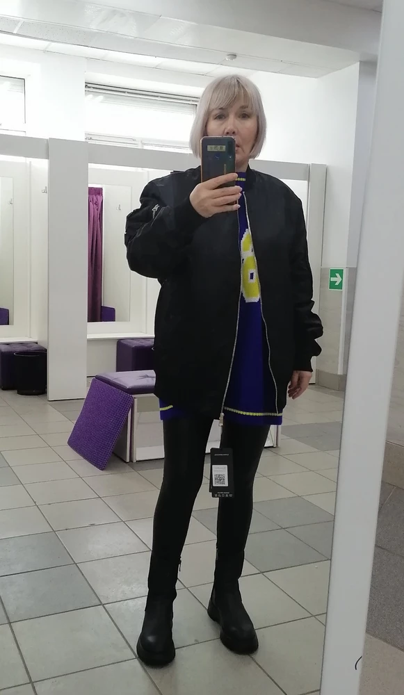 Куртку на свои 90-75-98 взяла размер 54. Из всех выбрала эту. Она классная, пошив и качество на 5. Единственное, хлипкая молния, но ничего вообщем.