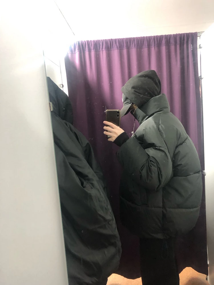 размер для круглых броуков,размер заказала самый маленький,но будто бы 46-48,в спине очень надутая,не советую к заказу,тк любой утонет.я думала о дефолту придет размер,но пришел какой то мешок,в -5 при среднем ветре продувало🤷🏿🤷🏿📉