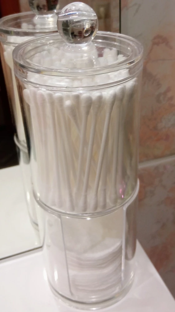 Удобный набор контейнеров. При распаковке держатель на крышке отошел– приклеила на супер клей. Кошка 3 раза роняла 😼 органайзер на кафельный пол и всё цело. Рекомендую!
Спасибо.