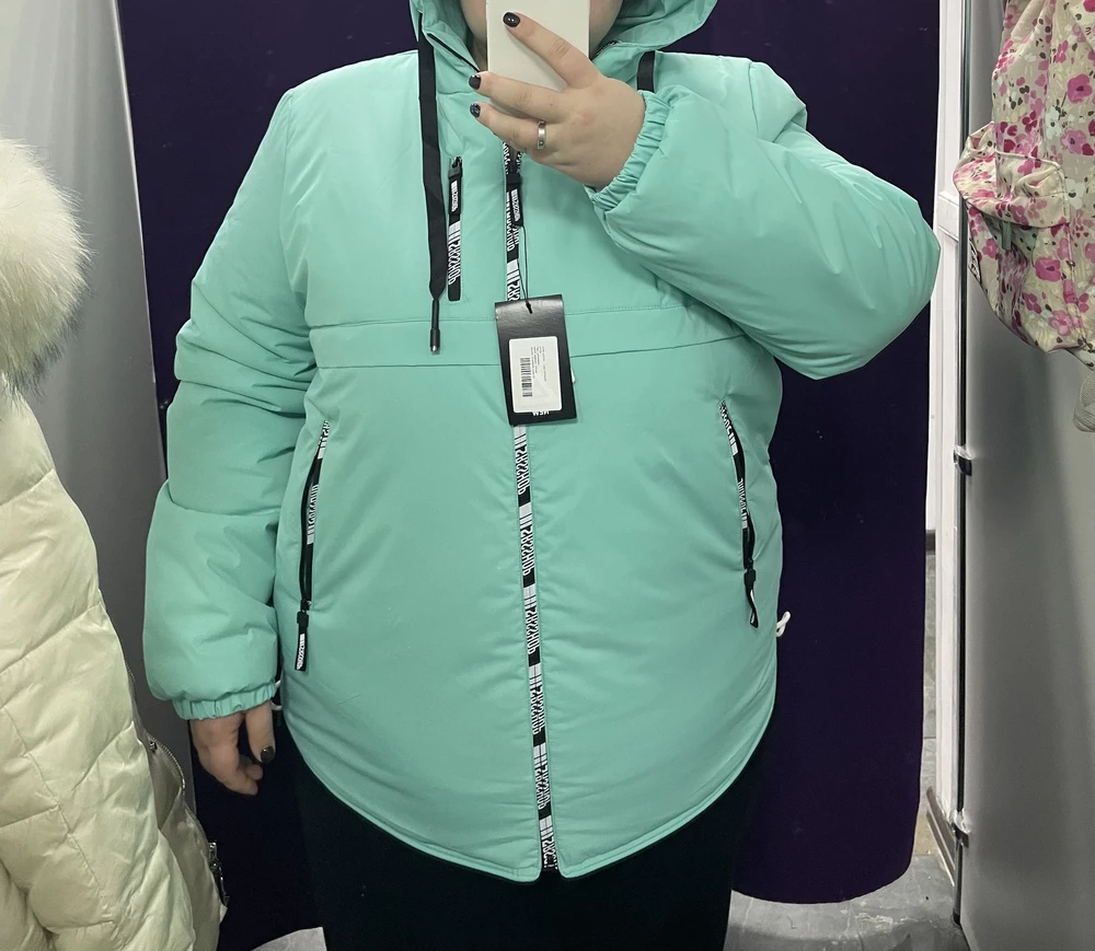 Куртку надо заказывать минимум на 2 размера больше. Заказала свой размер, а он был прям впритык.