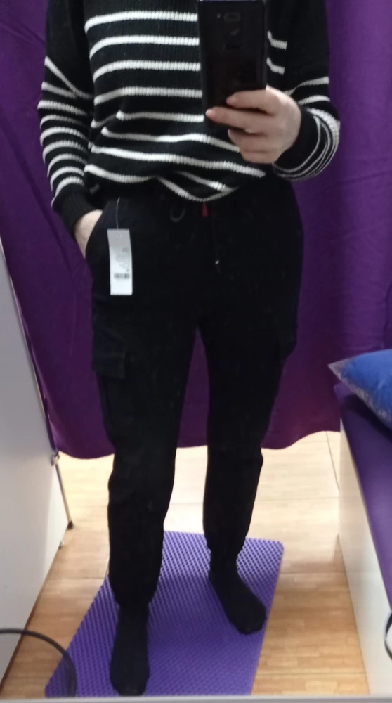 Хорошие, плотные материал, в размер, для меня на рост 165 короткие, выбрала другую модель с полным размером, талия на шнурке.