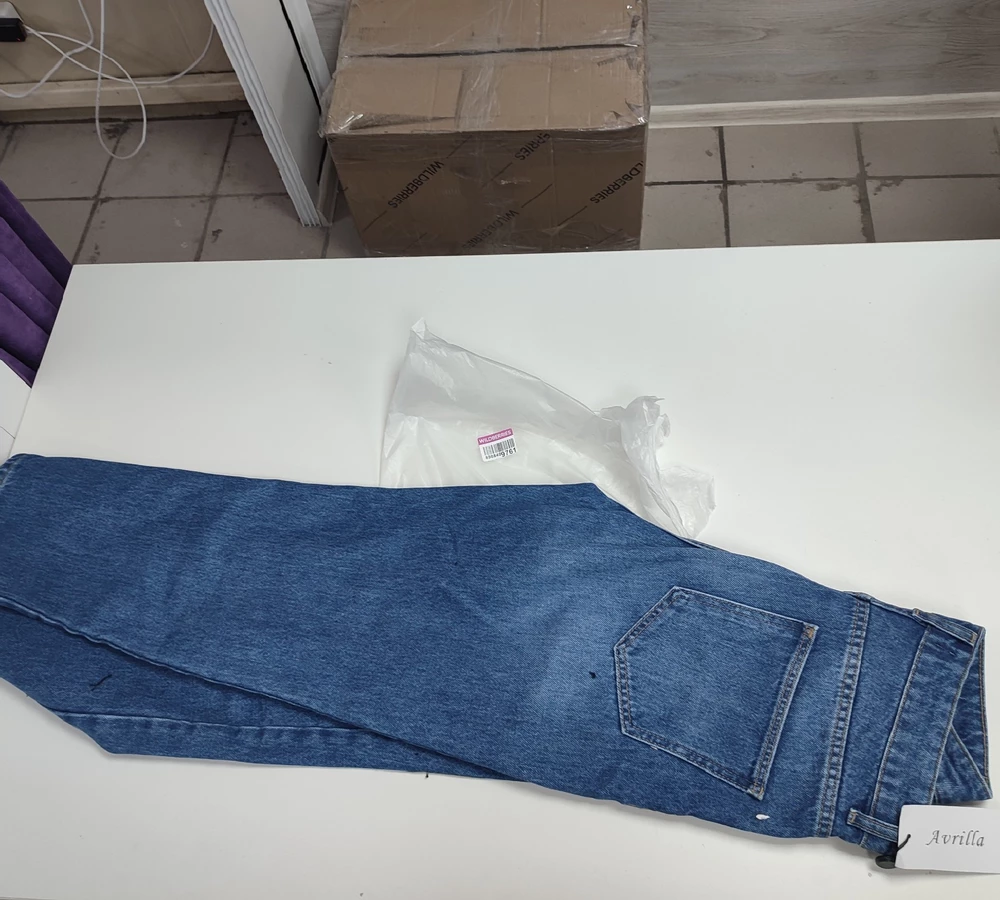 Пришли джинсы совершенно другая модель, ещё и за доставку сняли 75 р. На каком основании сняли за доставку с покупателя?