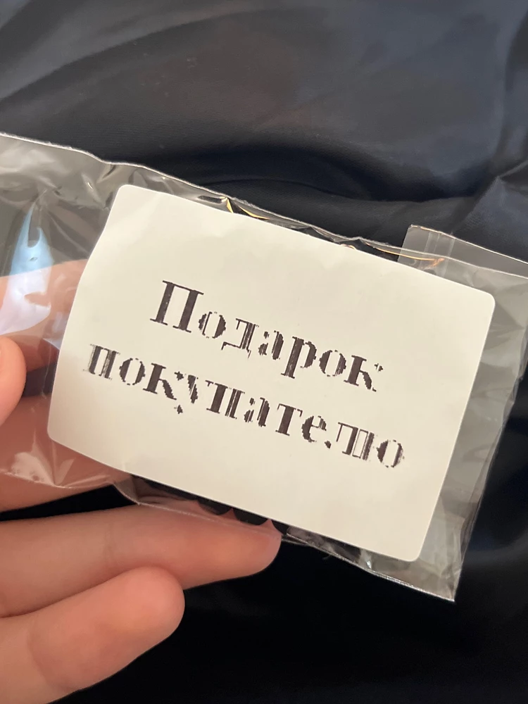 Сам Пиджак хороший, но из за этого поставилю 4 звезды, отдельное спасибо за подарок, очень приятно💕