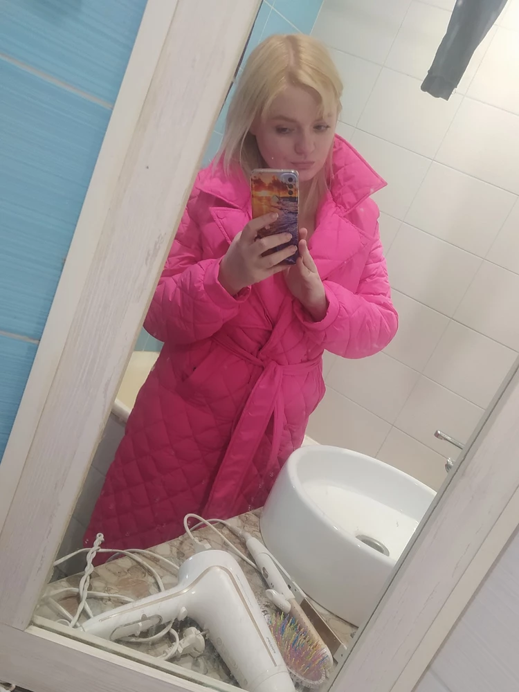 Ну девочки, красотаааа. Я ношу 50-52 стабильно. Заказала 48 по отзывам и не прогадала, чтоб не оверсайз было. На вторые кнопки - вот так плотненько, можно на 1е, чтоб свободнее. Оч красиво вживую
На всякий случай заказал ещё 50р- в пути, будет отказ, т к выкупила это пальто.
Плотное
Думала для совсем весеннего тонкого дороговато, но оно оч хорошего качества и можно как на весну, так и до морозов носить