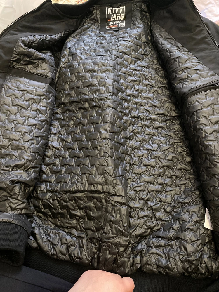 По качеству супер , чуть утеплённая , мужу понравилось и размер соответствует