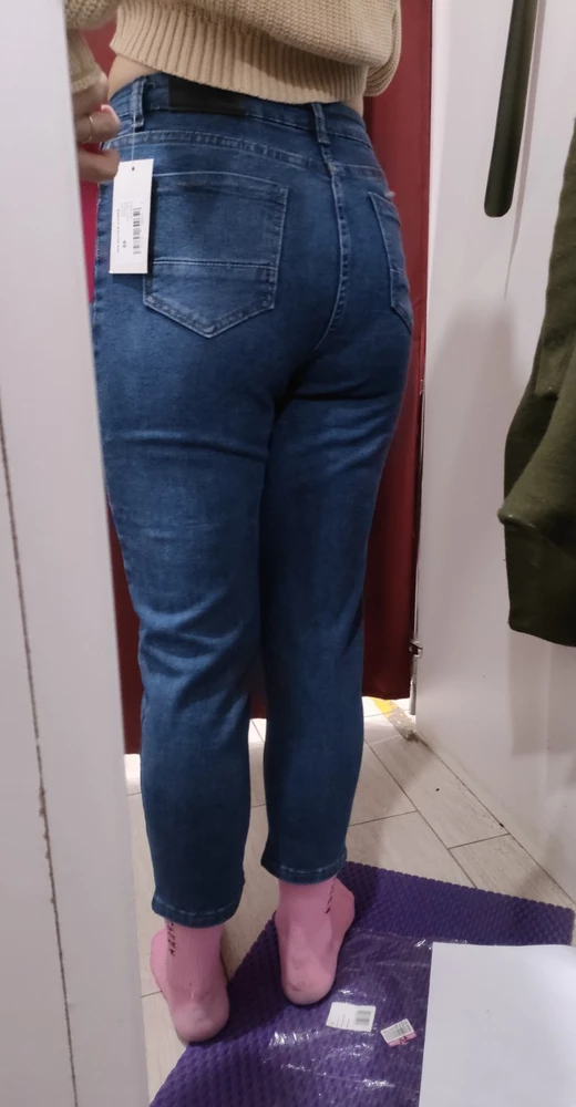 Нормальные джинсы, но не для высоких, на рост 175 короткие и сидят как-то странно, поэтому отказ