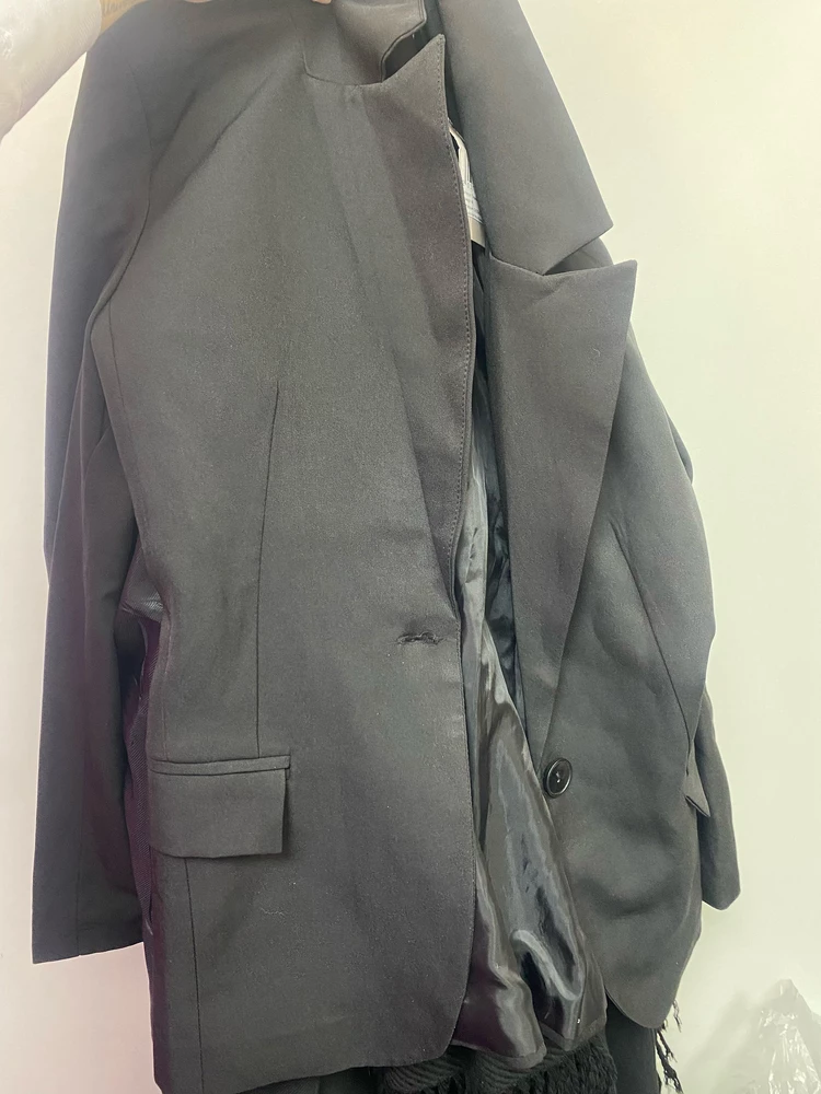 Кошмар я злая!!! Положили совершенно другой пиджак! Отвратительного качества и меньший размер!