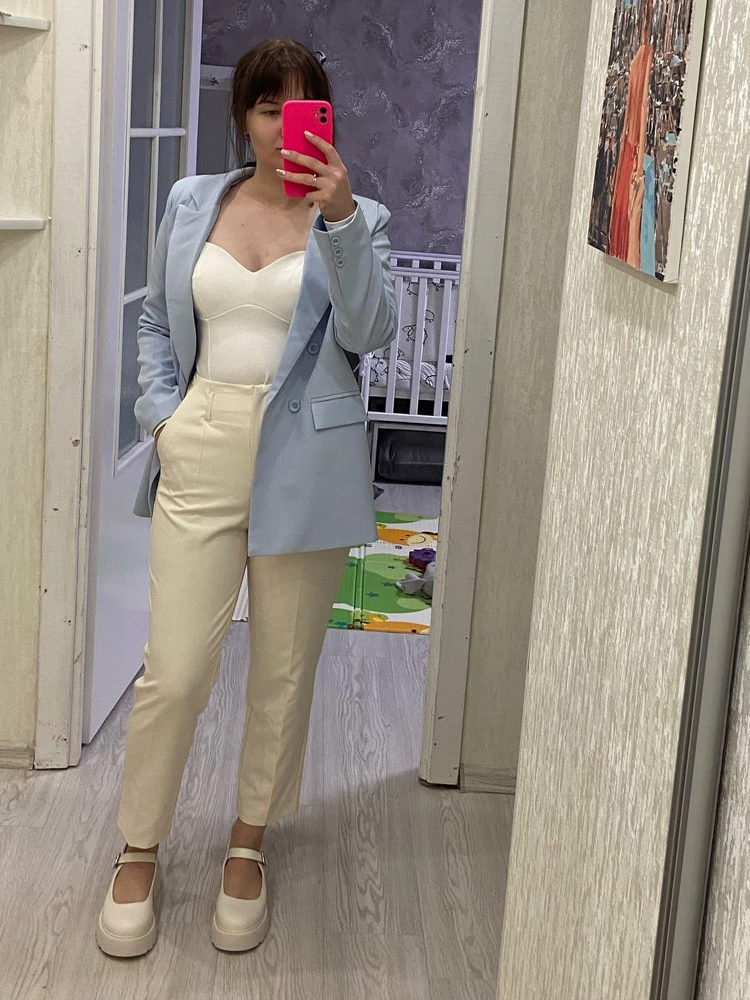 Он такой шикарный , подошел размер М, не тянется