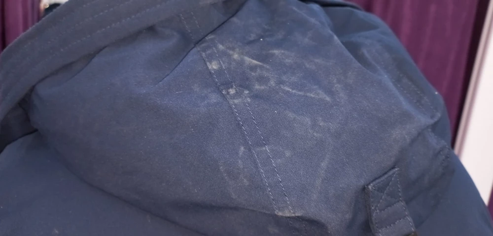 Прислали другой размер (М вместо L). Куртка пришла очень грязная..
