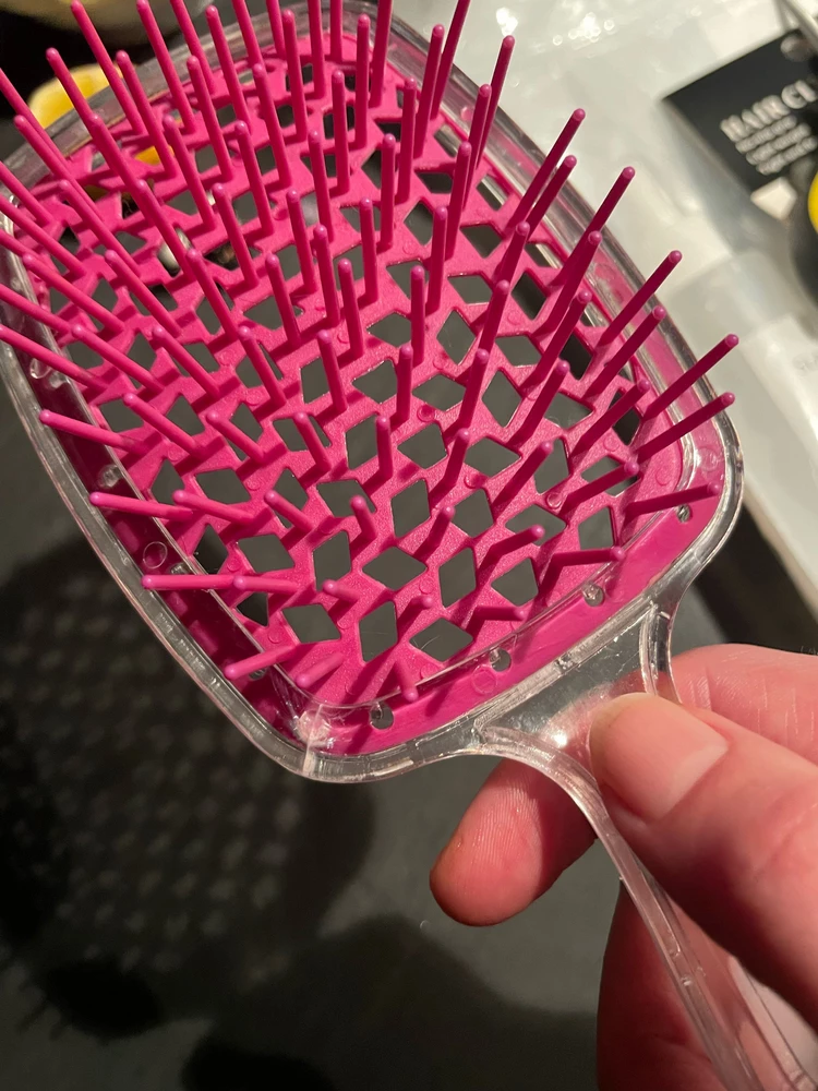 Открыла, оказался разбит уголок