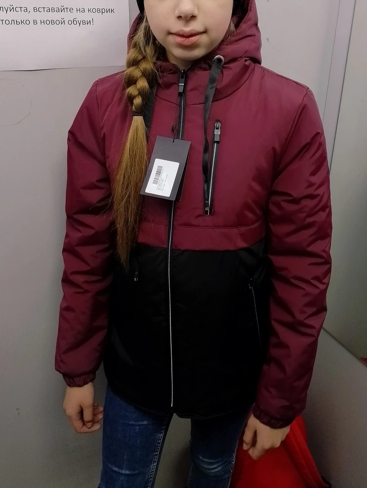 Хорошая куртка, не тонкая, сейчас самое то.