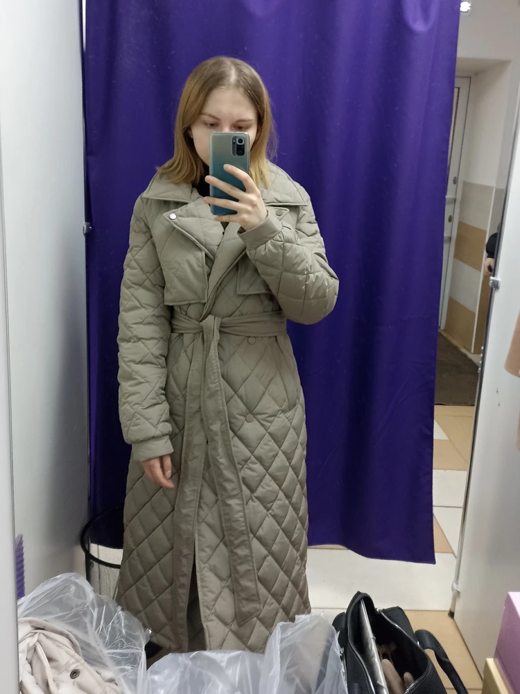 Качественный пуховик, но во-первых он достаточно теплый и весной в +5 — +8 в нем душновато, во-вторых цвет вообще не соответствует фото. На фото он коричневый, а по факту пришел какой-то болотный неприятный цвет с зеленоватым оттенком.
А сама модель классная.