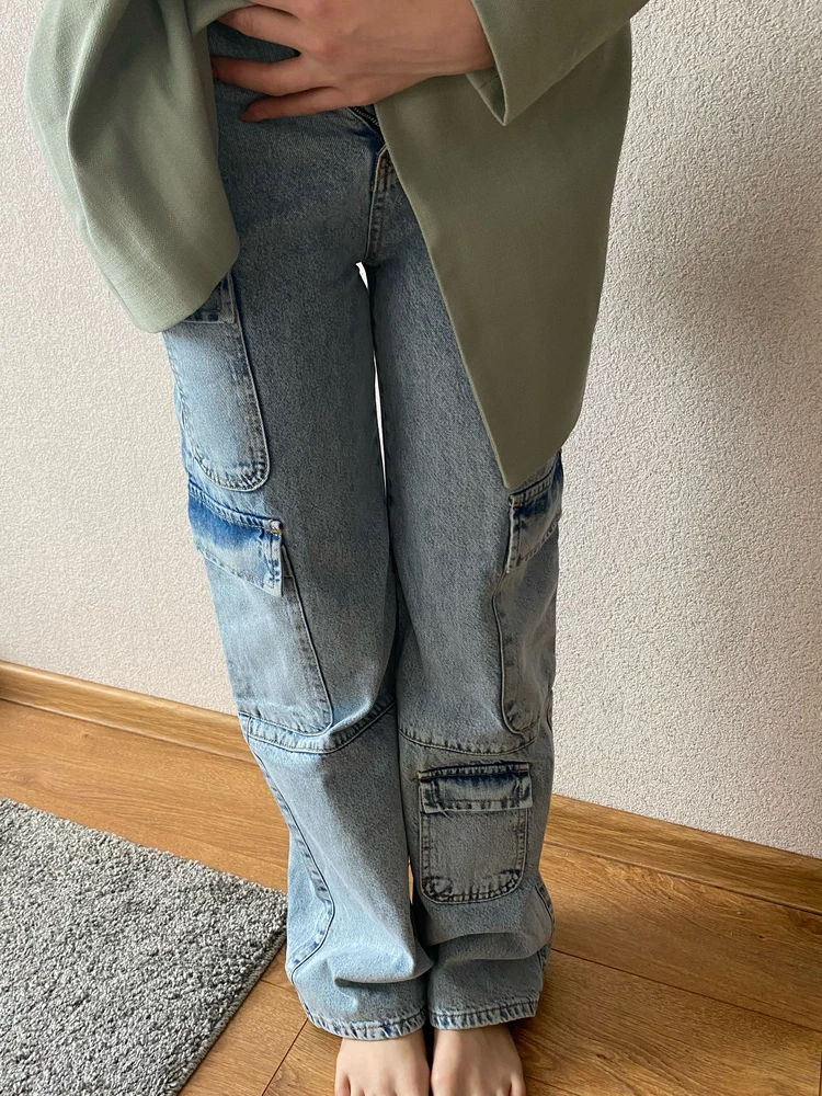 Отличные синие джинсы свободного кроя, интернсный стильный пошив, по длине и размеру подошли отлично, на рост 167 см просто супер