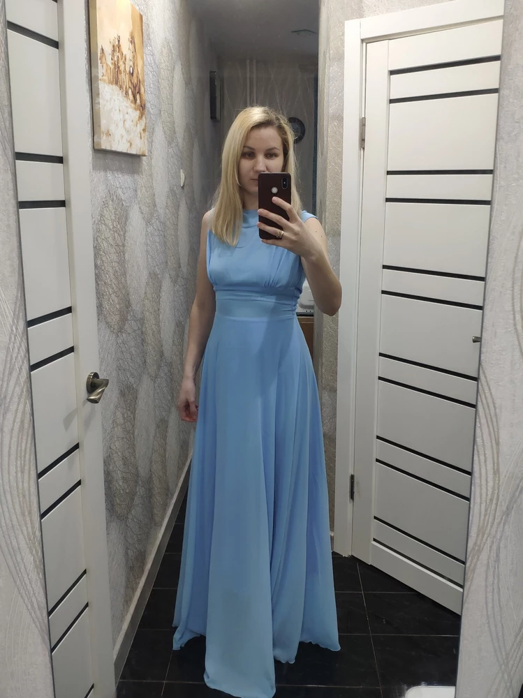 Платье отличное. Идёт в размер.