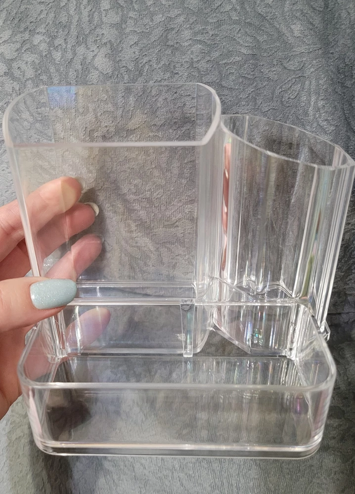 Очень симпатичная и удобная подставка, в моём случае для косметики. Спасибо за призент.