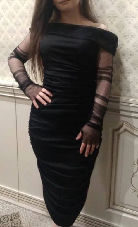 Очень красивое платье на любой случай.
Фигуру подчеркивает, сзади даже подчеркнуло то, чего особо и нет 🙈Стройнит
Швы все ровные, ткань к телу приятная 
На фото и в жизни особенно смотрится эффектно