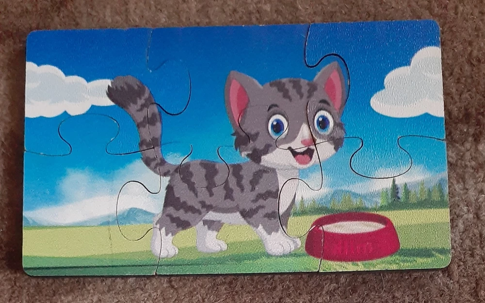 Пазлы вообщем не плохие, яркие, хорошо собираются. но присутствует очень сильный запах 😔 и это очень расстроило конечно.