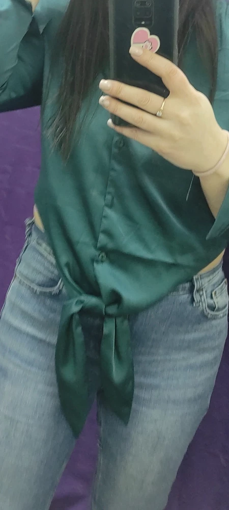 Рубашка очень короткая,у меня рост 163 , при этом бока голые в ней,даже в высоких джинсах.Не понимаю к чему это!