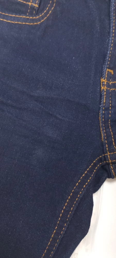 Уважаемый поставщикуказано на пункте сотрудником,что джинсы пришли с пятном,за что платить я должна,это не моя вина.Пятно только с одной стороны
