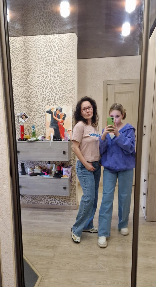 Ооочень!!
На дочери 36 р-р на маме 38р-р
Спасибо!
Упаковщику Саше отдельное спасибо!!!
Быстро, аккуратно!